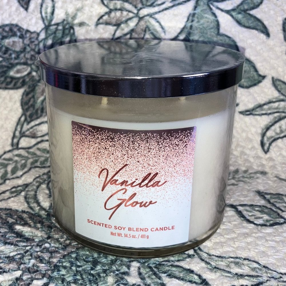 Ulta Beauty Vanilla Glow Scented Soy Blend Candle Brand New Glass